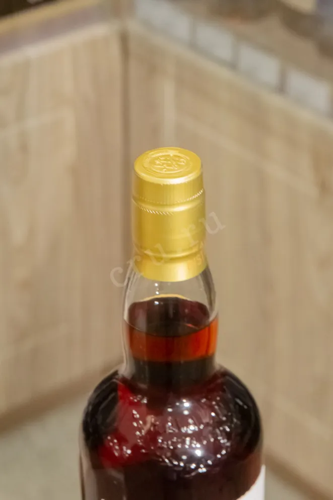 Пробка Kavalan Solist Pedro Ximenez Single Cask Strength wooden box 0.75 л