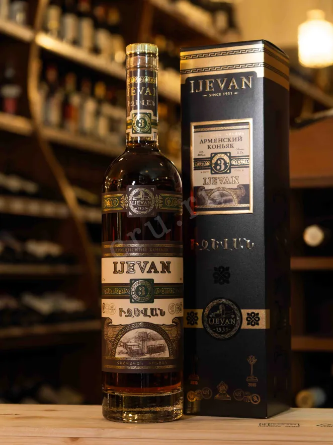 В магазине Крю Профи Ijevan 3 years black gift box 0.7 л