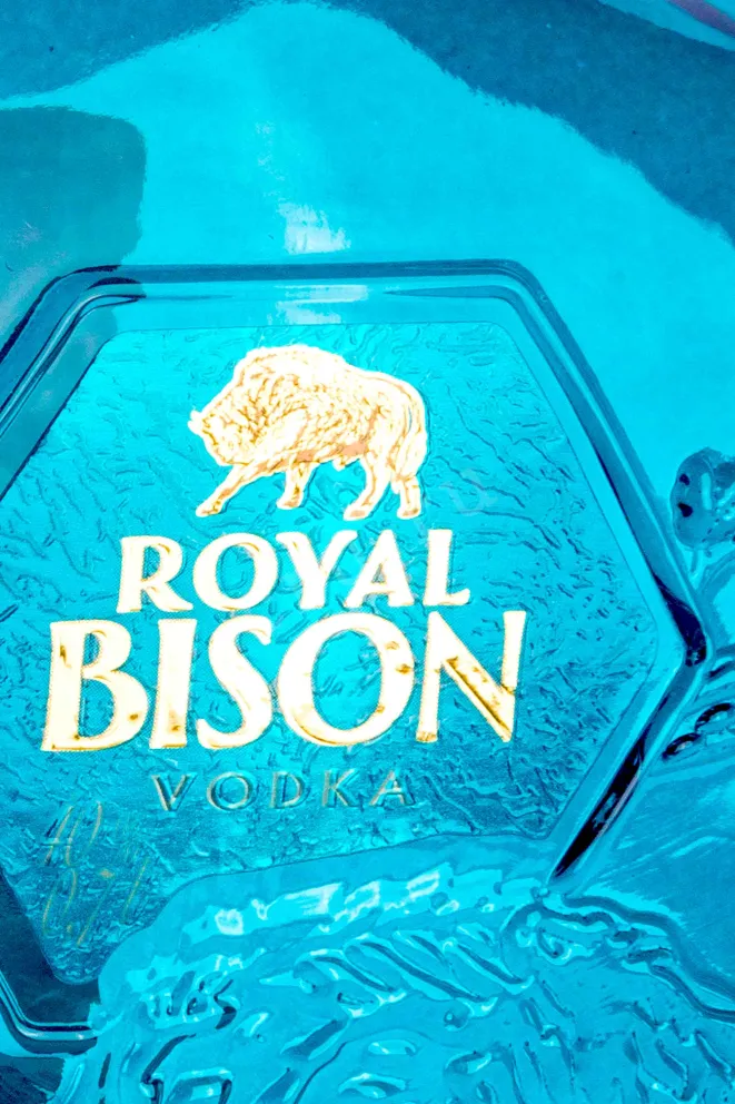 Этикетка Royal Bison in gift box 0.7 л