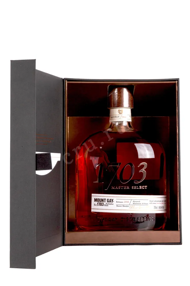 В подарочной коробке Mount Gay 1703 Master Select gift box 0.7 л