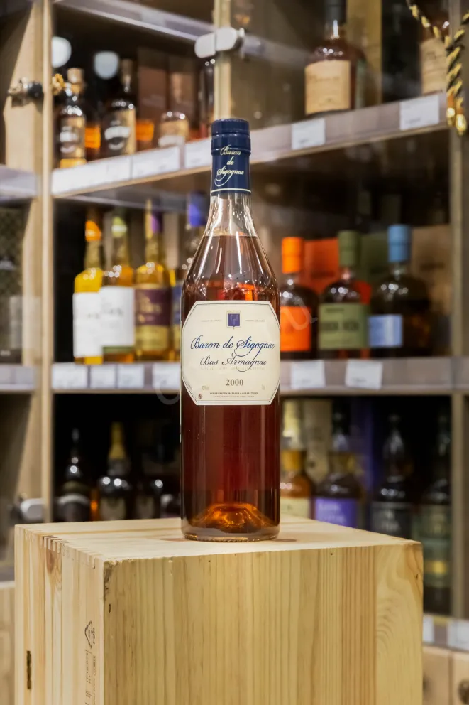 В магазине Крю Профи Baron de Sigognac wooden box 2000 0.7 л