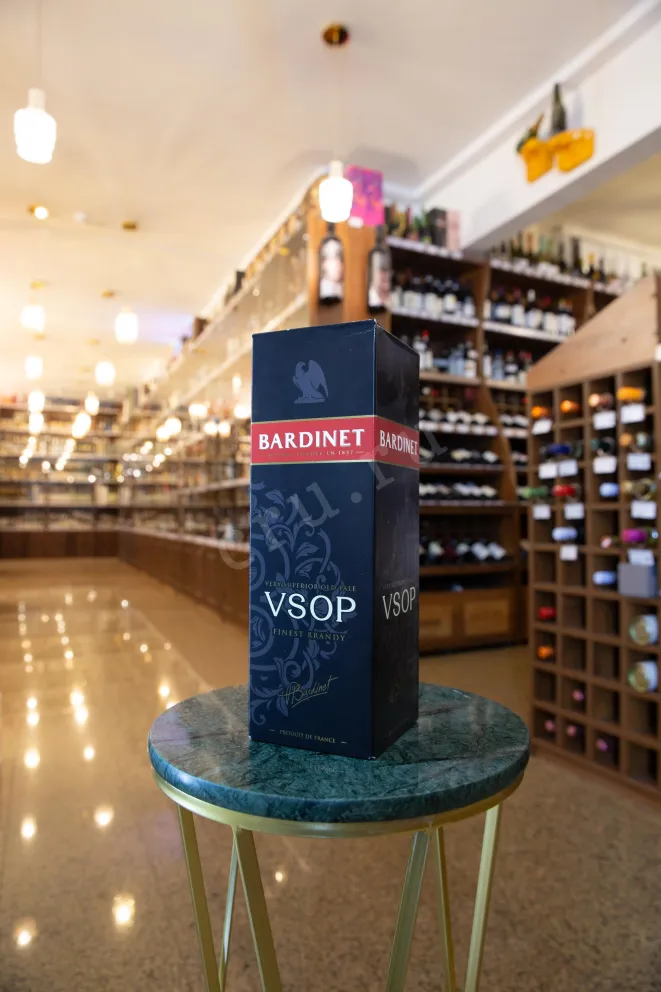 В магазине Крю Профи Bardinet VSOP 0.7 л