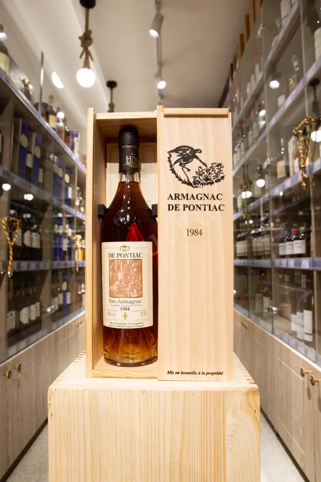 В магазине Крю Профи Bas-Armagnac De Pontiac wooden box 1984 0.7 л