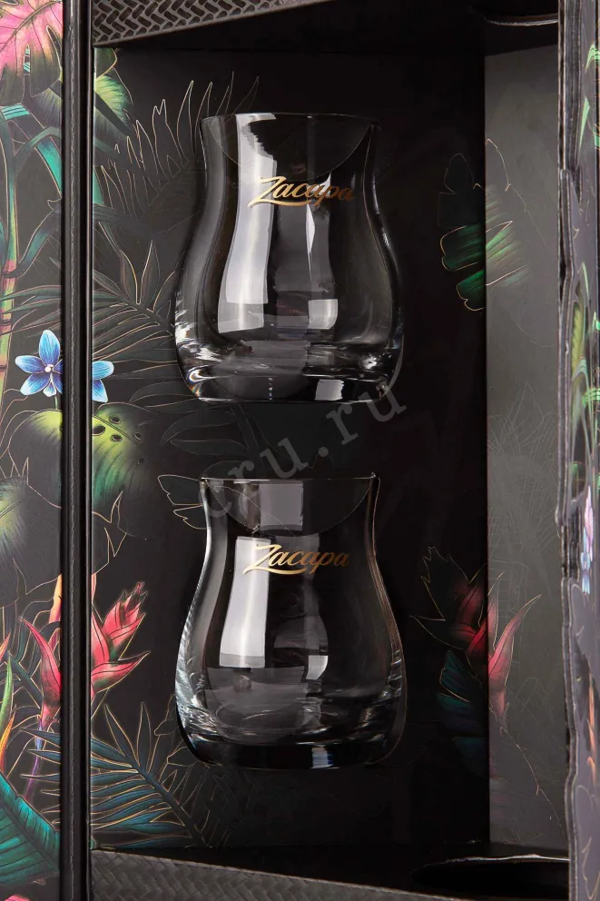 Набор с бокалами Zacapa Centenario Edicion Negra in gift box + 2 glasses 0.7 л