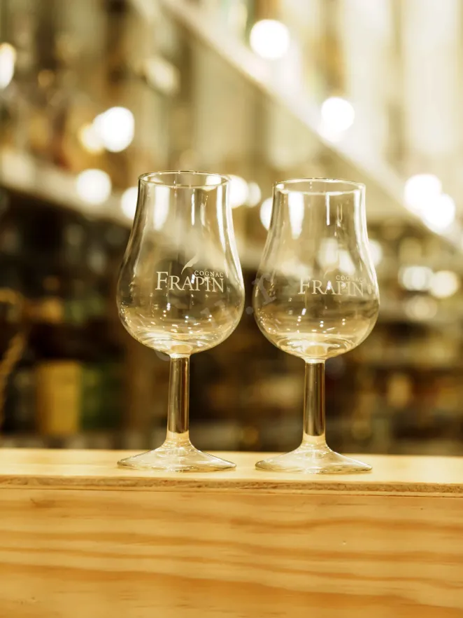 В магазине Крю Профи Frapin VSOP with 2 glasses 0.7 л