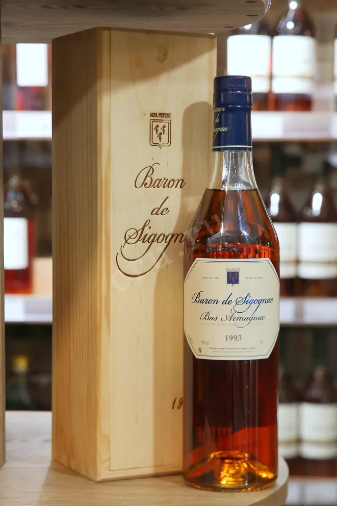 В магазине Крю Профи Baron de Sigognac wooden box 1993 0.7 л