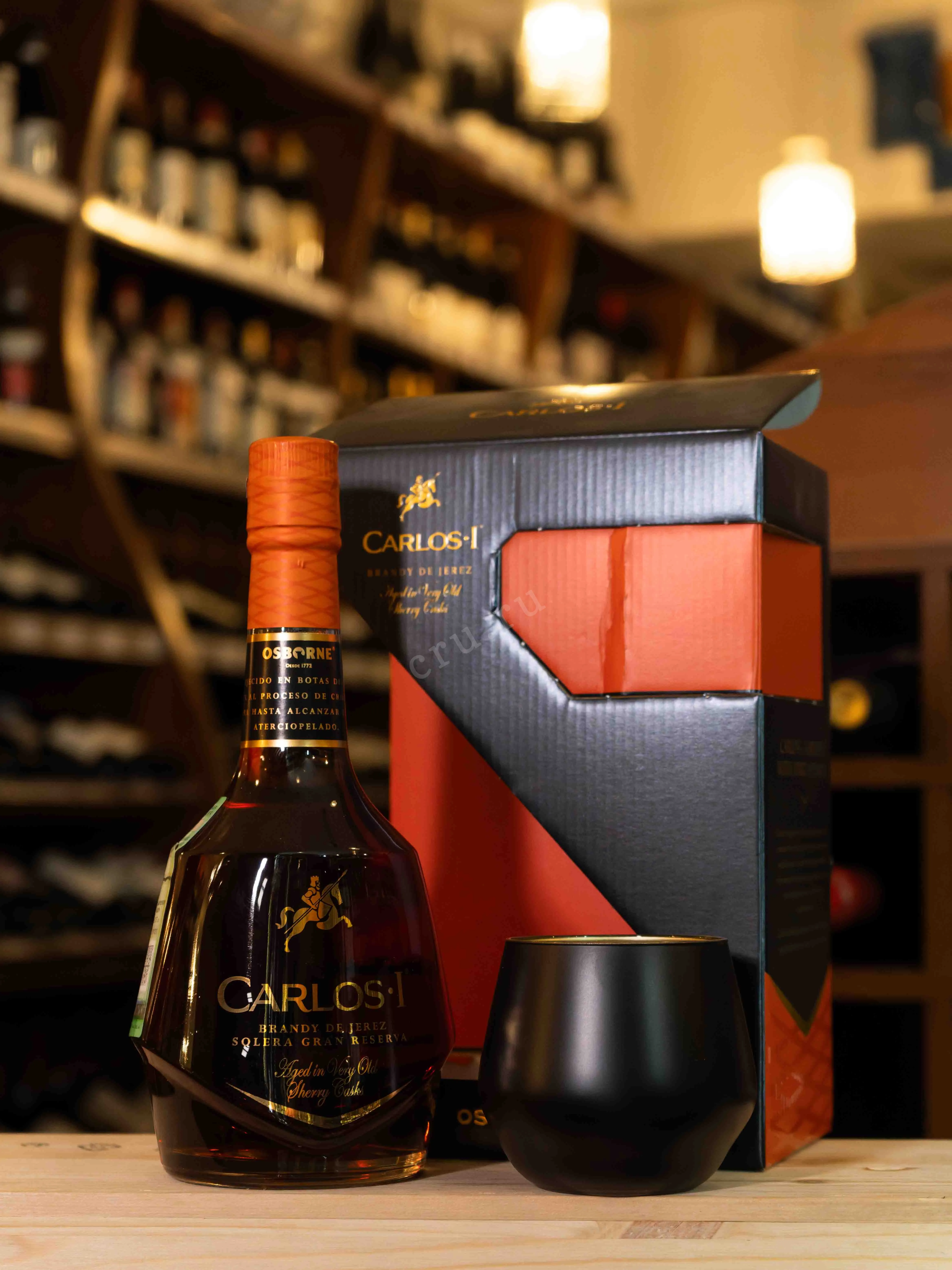 Carlos I Solera Gran Reserva in giftset with 1 glasses 0.7 л