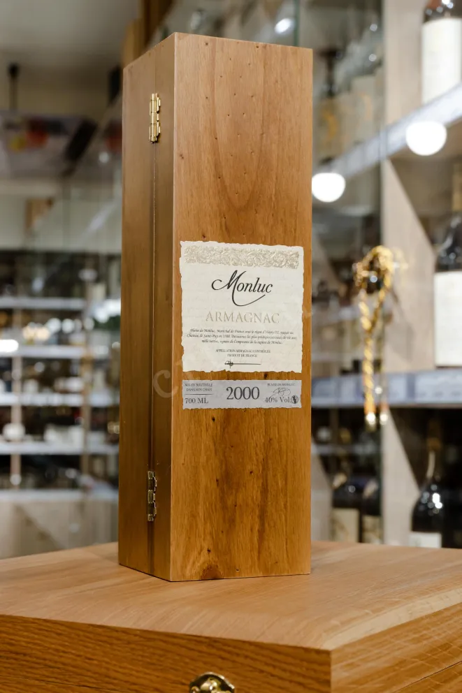 В магазине Крю Профи Monluc 2000 0.7 л