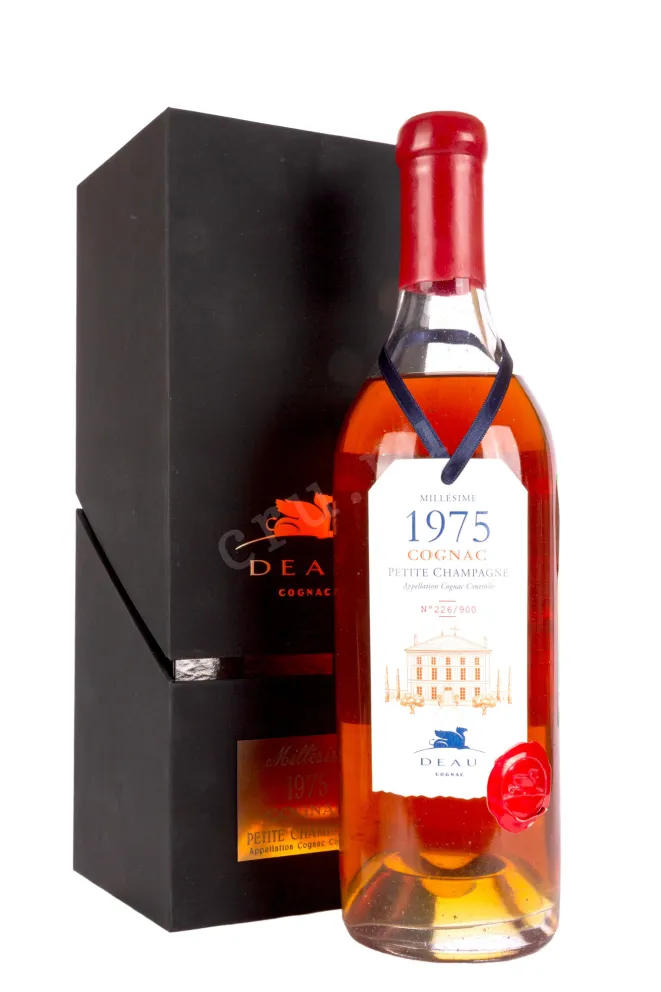 Коньяк Deau Petite Champagne in gift box 1975 0.7 л