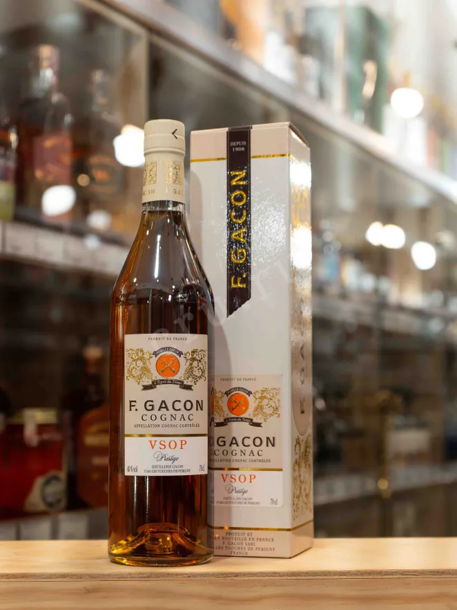 В магазине Крю Профи F.Gacon VSOP Prestige 4 years gift box 0.7 л