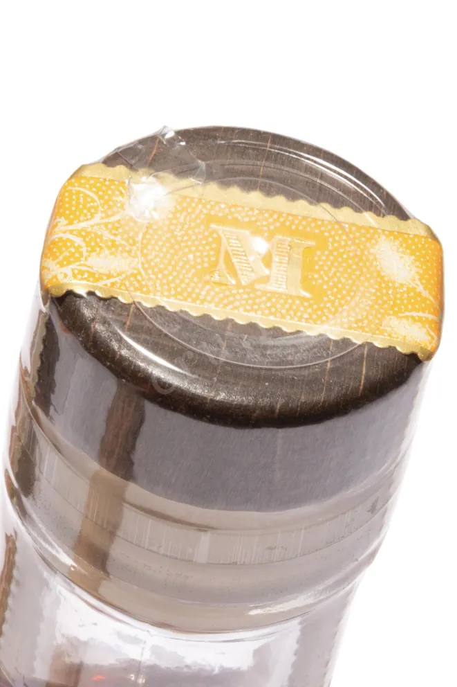 Пробка Mezan Guyana 2011 in gift box 2011 0.7 л