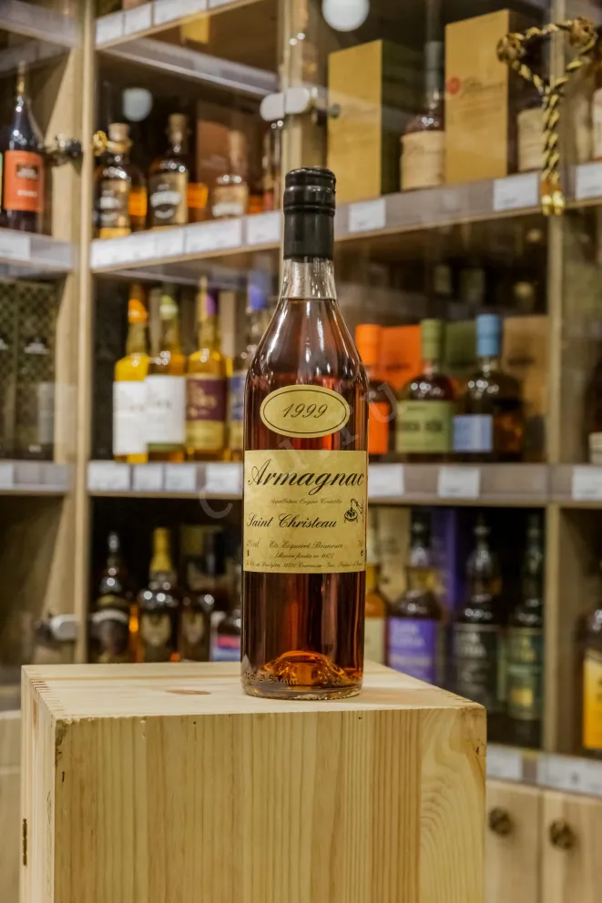 В магазине Крю Профи Saint-Christeau 1999 0.7 л