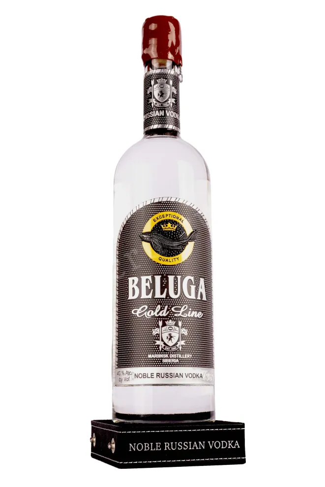 В подарочной коробке Beluga Gold Line with tassel in leather box 0.75 л