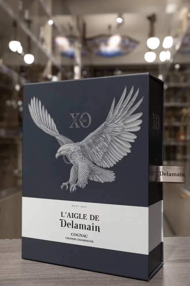 В магазине Крю Профи L Aigle de Delamain XO Premier Cru in gift box 0.7 л