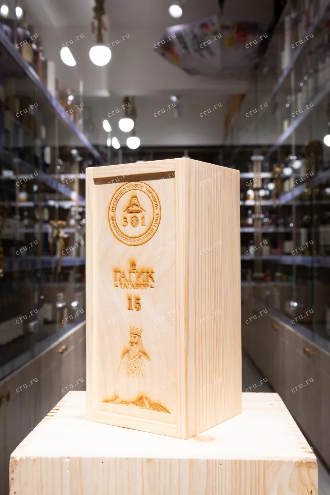 В магазине Крю Профи Gagik Tagavor 15 years wooden box 0.7 л