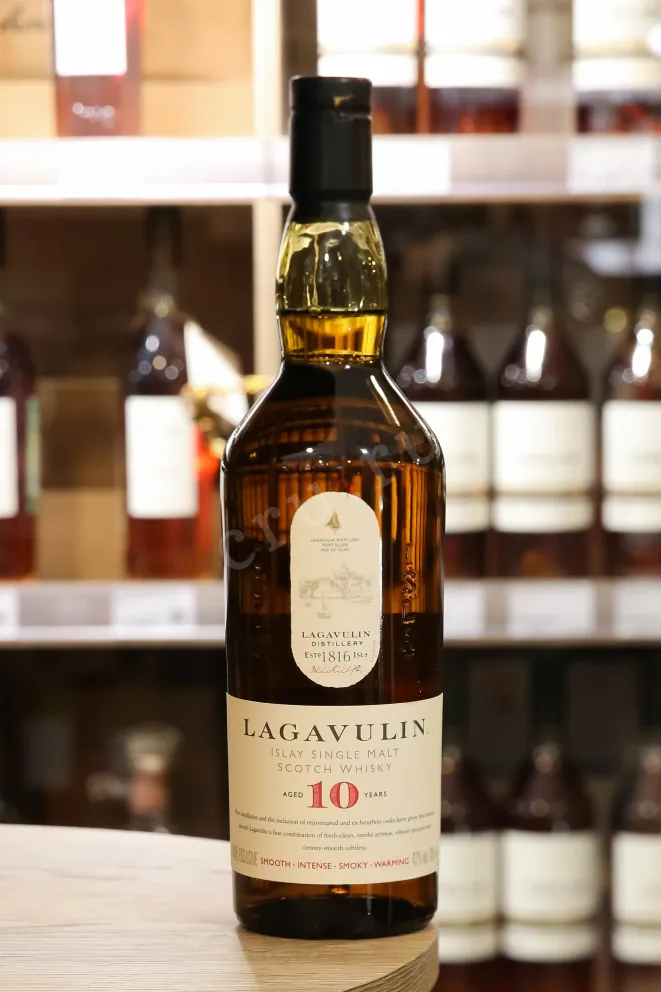 В магазине Крю Профи Lagavulin 10 years old gift box 0.7 л