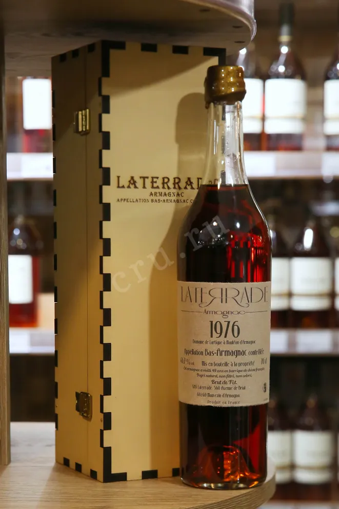 В магазине Крю Профи Laterrade Domaine de Lartigue Bas-Armagnac in wooden box 1976 0.7 л