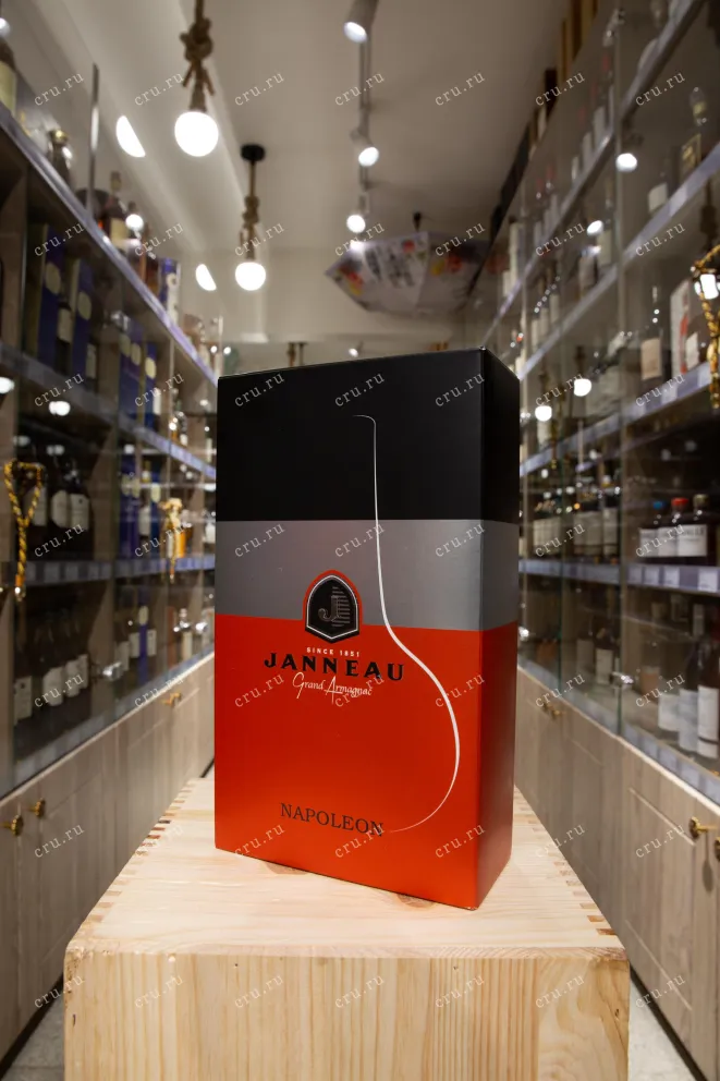 В магазине Крю Профи Janneau Napoleon 0.7 л