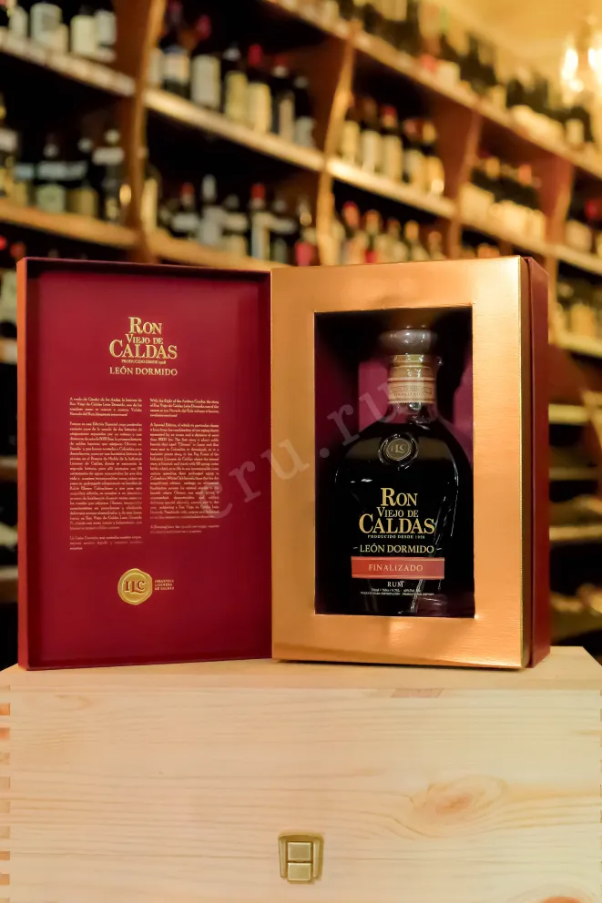 В магазине Крю Профи Viejo de Caldas Leon Dormido 12 years old gift box 0.75 л