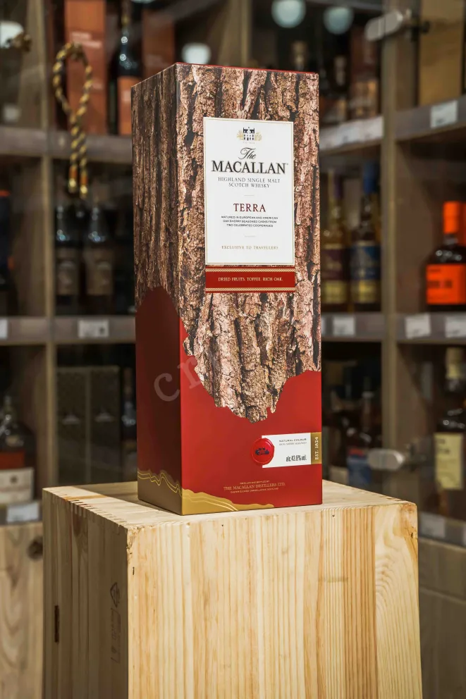 В магазине Крю Профи Macallan A night on Earth of Scotland 0.7 л