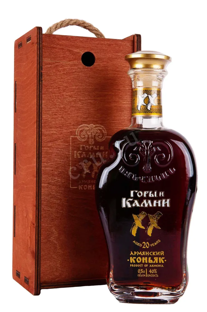 Коньяк Горы и Камни 20 лет в деревянной упаковке  0.5 л