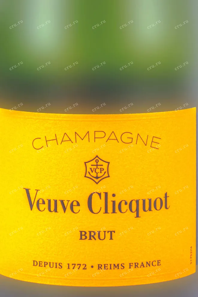 Этикетка Veuve Clicquot Ponsardin Brut with gift box 2019г  0.75 л