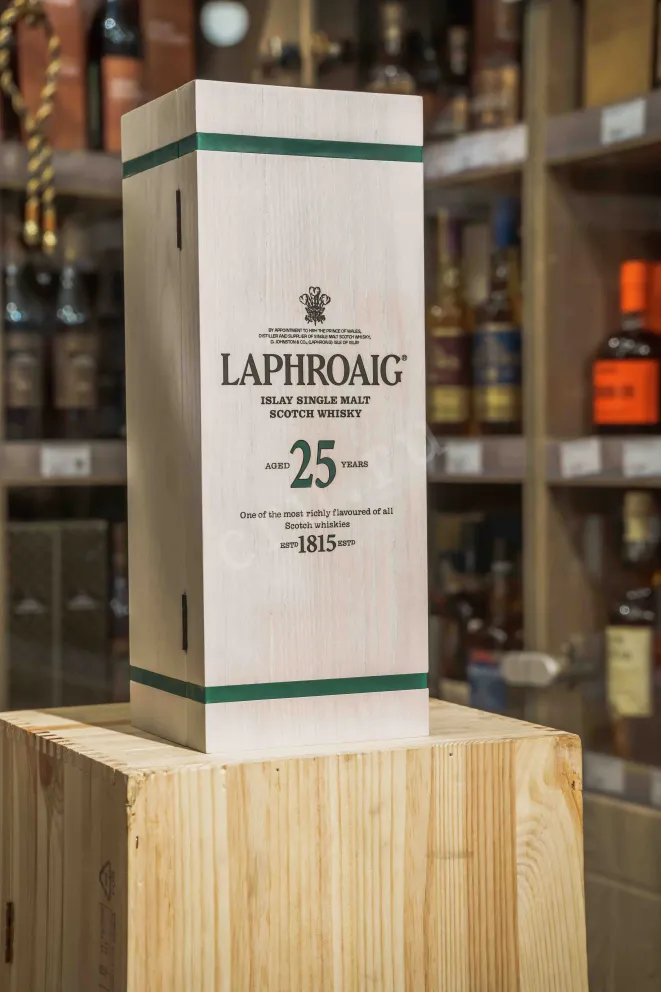 В магазине Крю Профи Laphroaig 25 years 0.7 л