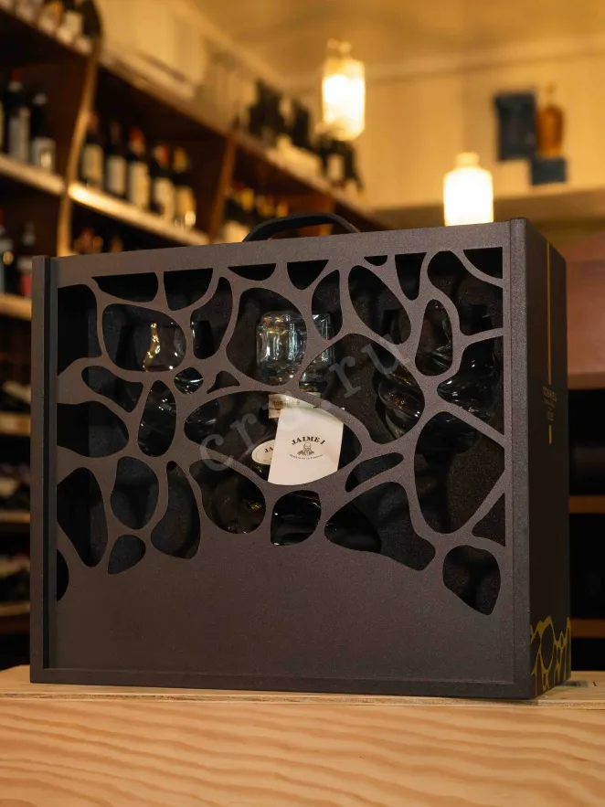 В магазине Крю Профи Torres Jaime I Reserva de la Familia gift box with 2 glasses 0.7 л