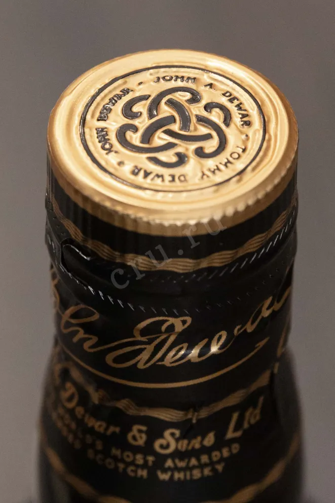 В подарочной коробке Dewar's 12 years old