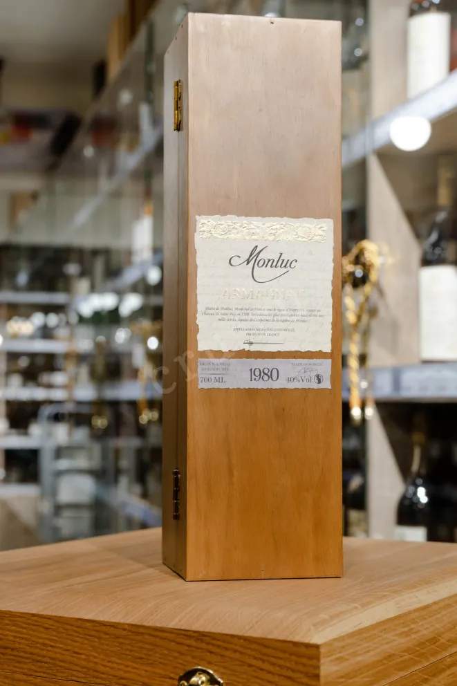 В магазине Крю Профи Monluc 1980 0.7 л