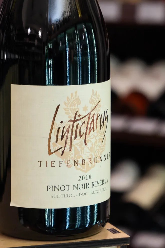 В магазине Крю Профи Tiefenbrunner Pinot Nero Riserva Linticlarus 2018 0.75 л