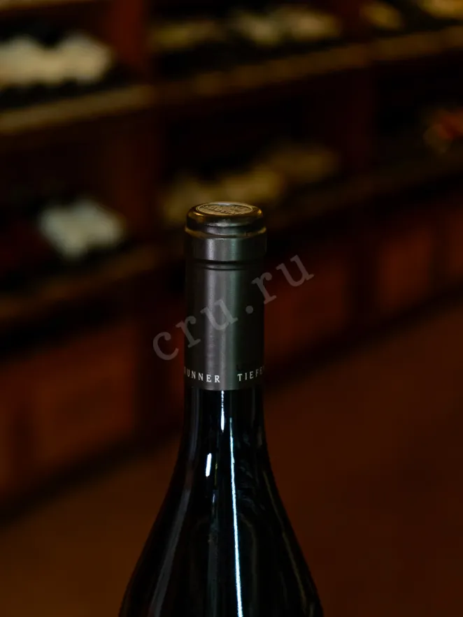 Пробка Tiefenbrunner Pinot Nero Riserva Linticlarus 2018 0.75 л