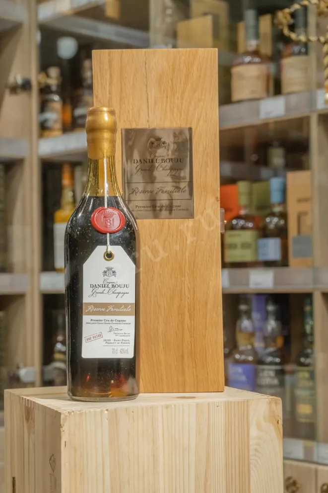 В магазине Крю Профи Daniel Bouju Reserve Familiale in wooden box 1946 0.7 л