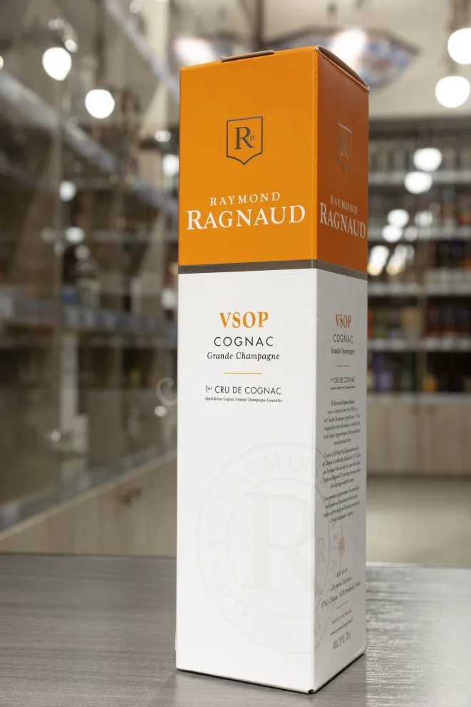 В магазине Крю Профи Raymond Ragnaud VSOP Reserve Grand Champagne 1er Cru De Cognac in gift box 0.7 л