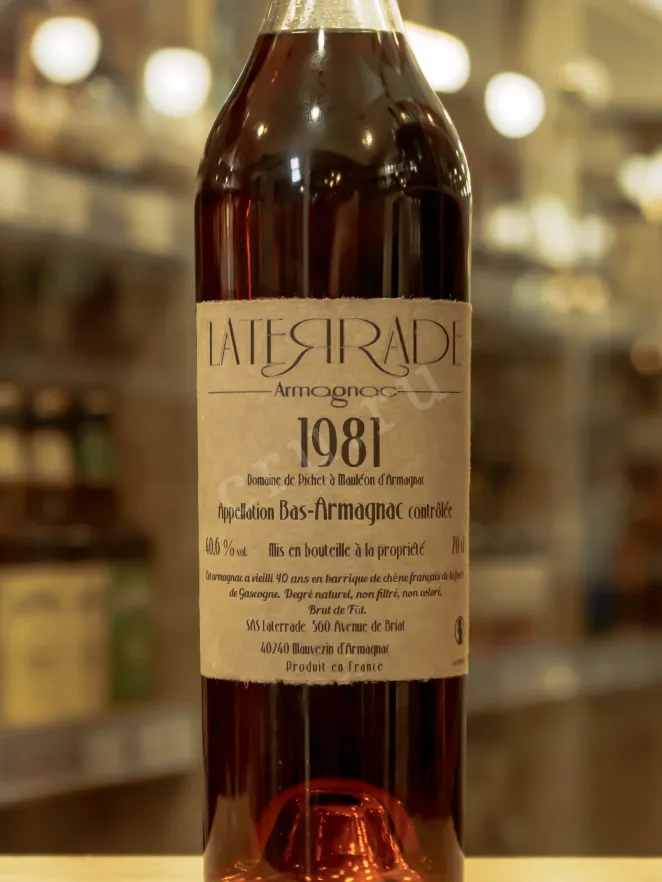 В магазине Крю Профи Laterrade Domaine de Pichet Bas-Armagnac in wooden box 1981 0.7 л