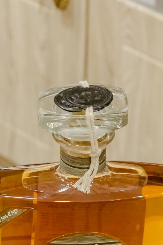 Пробка Le Pere Jules Pays d'Auge 20 ans in wooden box 0.7 л