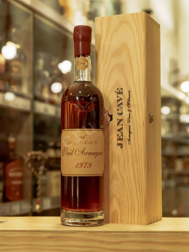 В магазине Крю Профи Jean Cave Vieil Armagnac AOC wooden box 1979 0.7 л