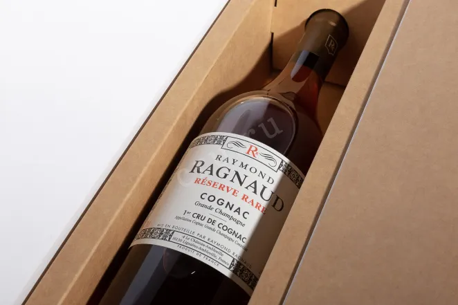 В подарочной коробке Raymond Ragnaud Reserve Rare Grand Champagne 1er Cru De Cognac in gift box 0.7 л