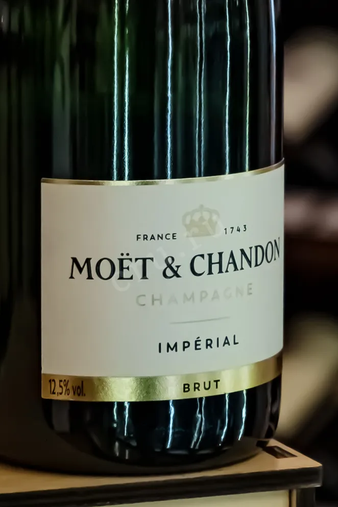 В магазине Крю Профи Moet & Chandon Imperial Brut gift box 2021 0.75 л
