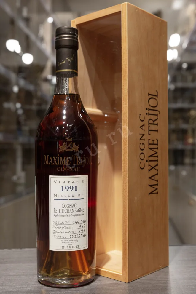 В магазине Крю Профи Maxime Trijol Petite Champagne wooden box 1991 0.7 л