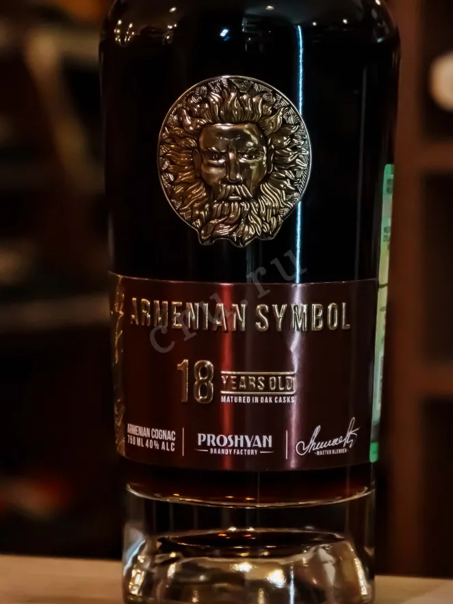 В магазине Крю Профи Armenian Symbol 18 years gift box 0.75 л