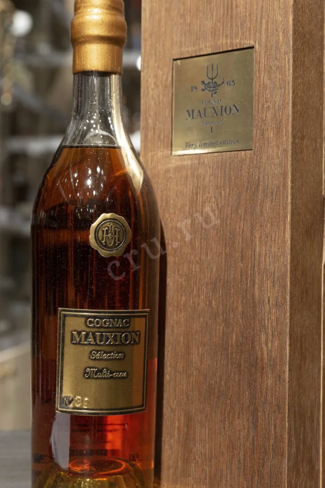 В магазине Крю Профи Mauxion Selection Multi Crus in wooden box 0.7 л