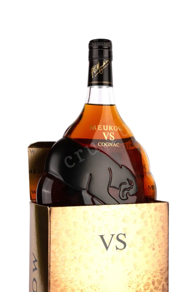 В подарочной коробке Meukow V.S. gift box 2019 0.7 л