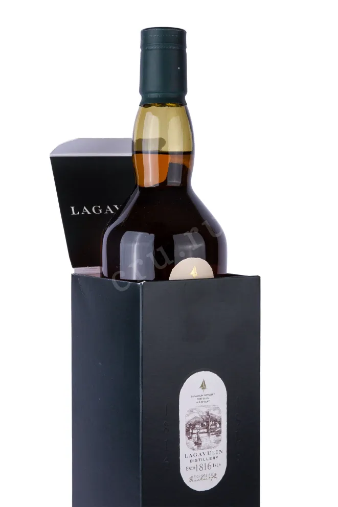 В подарочной коробке Lagavulin 16 years with gift box 0.7 л