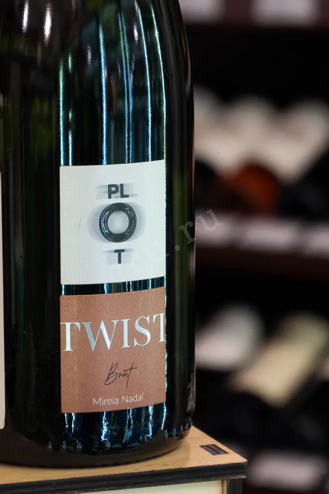 В магазине Крю Профи Nadal Plot Twist Corpinnat 2018 0.75 л