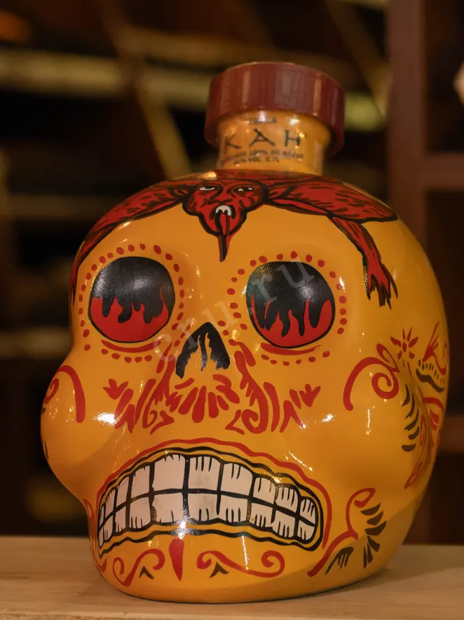 В магазине Крю Профи Kah Reposado Skull 0.7 л