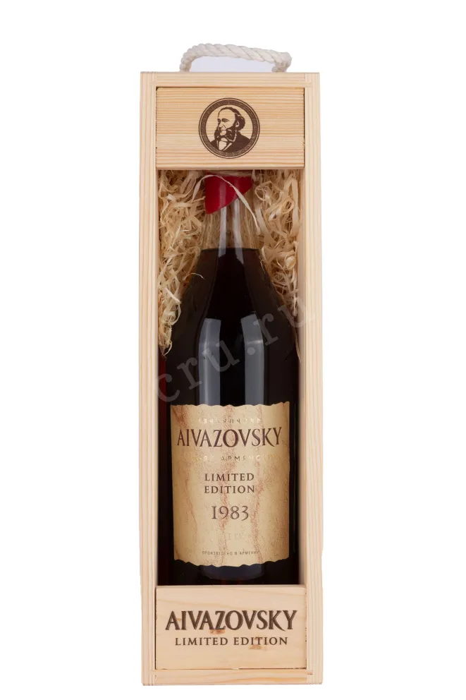 В деревянной коробке Aivazovsky Limited Edition wooden box 1983 0.7 л