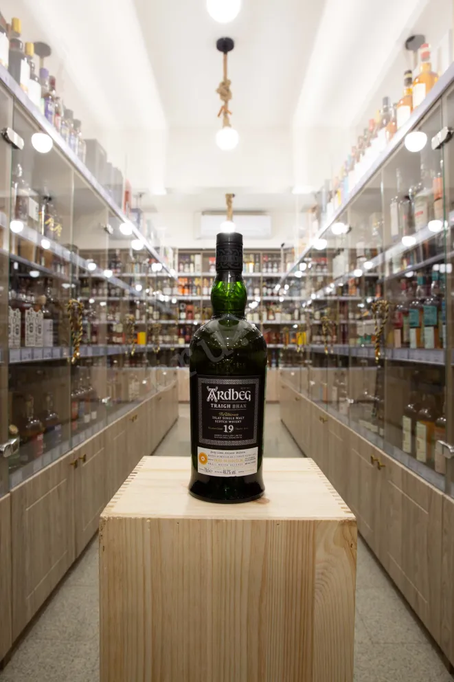 В магазине Крю Профи Ardbeg Traigh Bhan 19 years old gift box 0.7 л