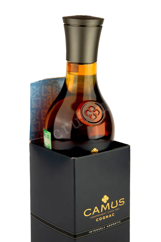 В подарочной коробке Camus Very Special  0.5 л