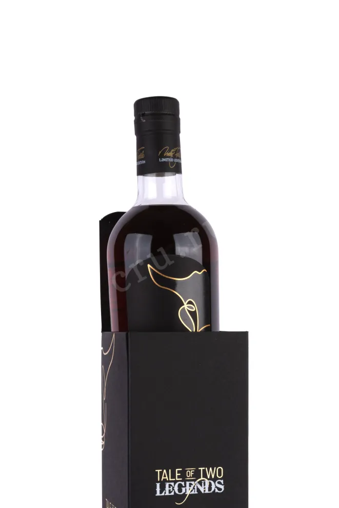 В подарочной коробке Black Bull Blended 30 years old with gift box 0.7 л